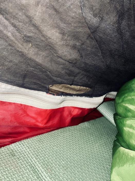 Порванная палатка